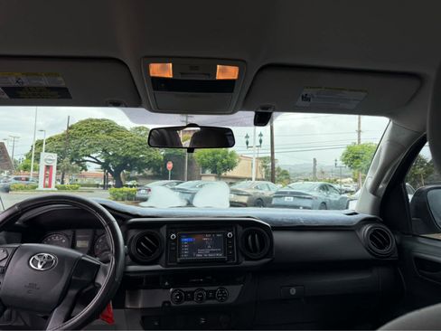Used 2017 Toyota Tacoma SR5 RWD image 10