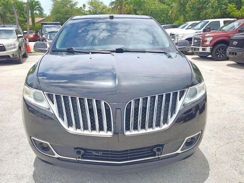 Used 2013 Lincoln MKX FWD image 2