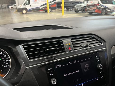 Used 2021 Volkswagen Tiguan SE AWD/4WD image 25