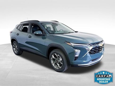 New 2026 Chevrolet Trax LT w/ LT Convenience Package FWD image 2