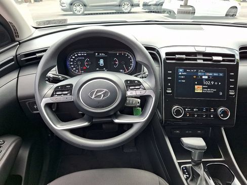 Used 2024 Hyundai Tucson SE AWD/4WD image 2