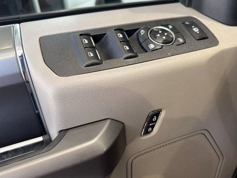 Used 2018 Ford F250 XLT w/ XLT Premium Package AWD/4WD image 12