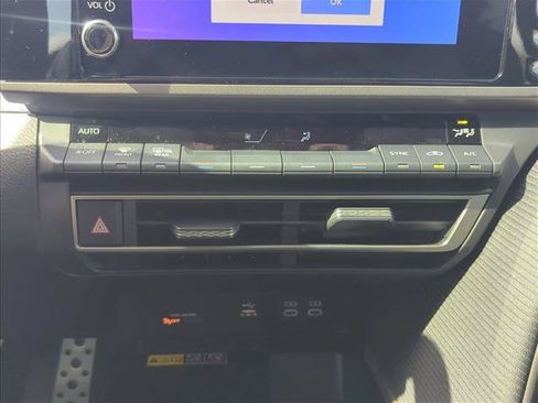 Used 2026 Toyota Camry Hybrid FWD image 18
