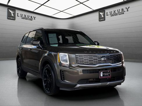 Used 2020 Kia Telluride S w/ S 8 Passenger Seating Package AWD/4WD image 1