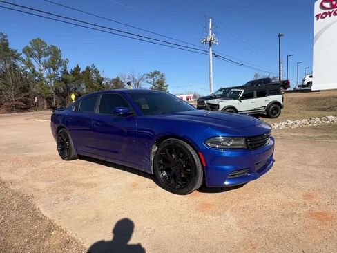 Used 2020 Dodge Charger SXT w/ Leather Interior Group image 8