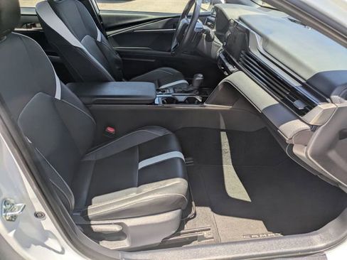Used 2025 Toyota Camry SE w/ Convenience Package FWD image 28