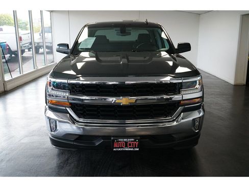 Used 2018 Chevrolet Silverado 1500 LT w/ LT Eassist Package image 2