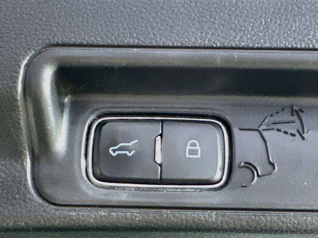 Used 2021 Ford Explorer Limited w/ Equipment Group 301A RWD image 34
