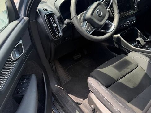 Used 2023 Volvo XC40 B5 Plus w/ Climate Package AWD/4WD image 4