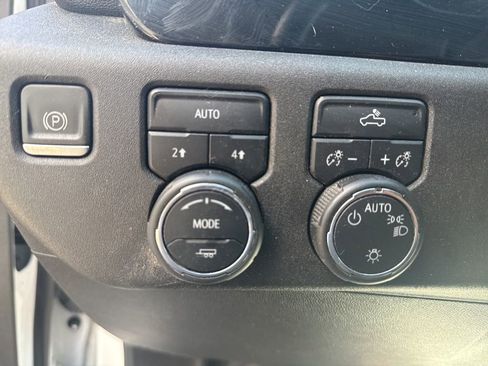 Used 2023 Chevrolet Silverado 1500 LT AWD/4WD image 17