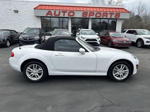 Used 2012 MAZDA MX-5 Miata Sport w/ Convenience Pkg image 4