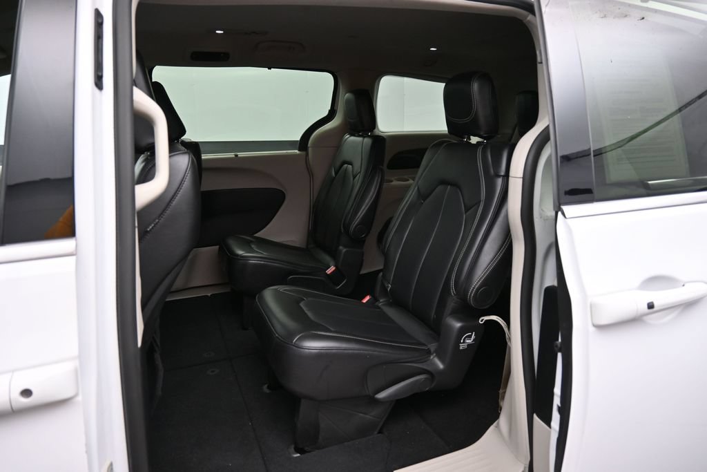 Used 2024 Chrysler Pacifica Touring-L FWD image 25