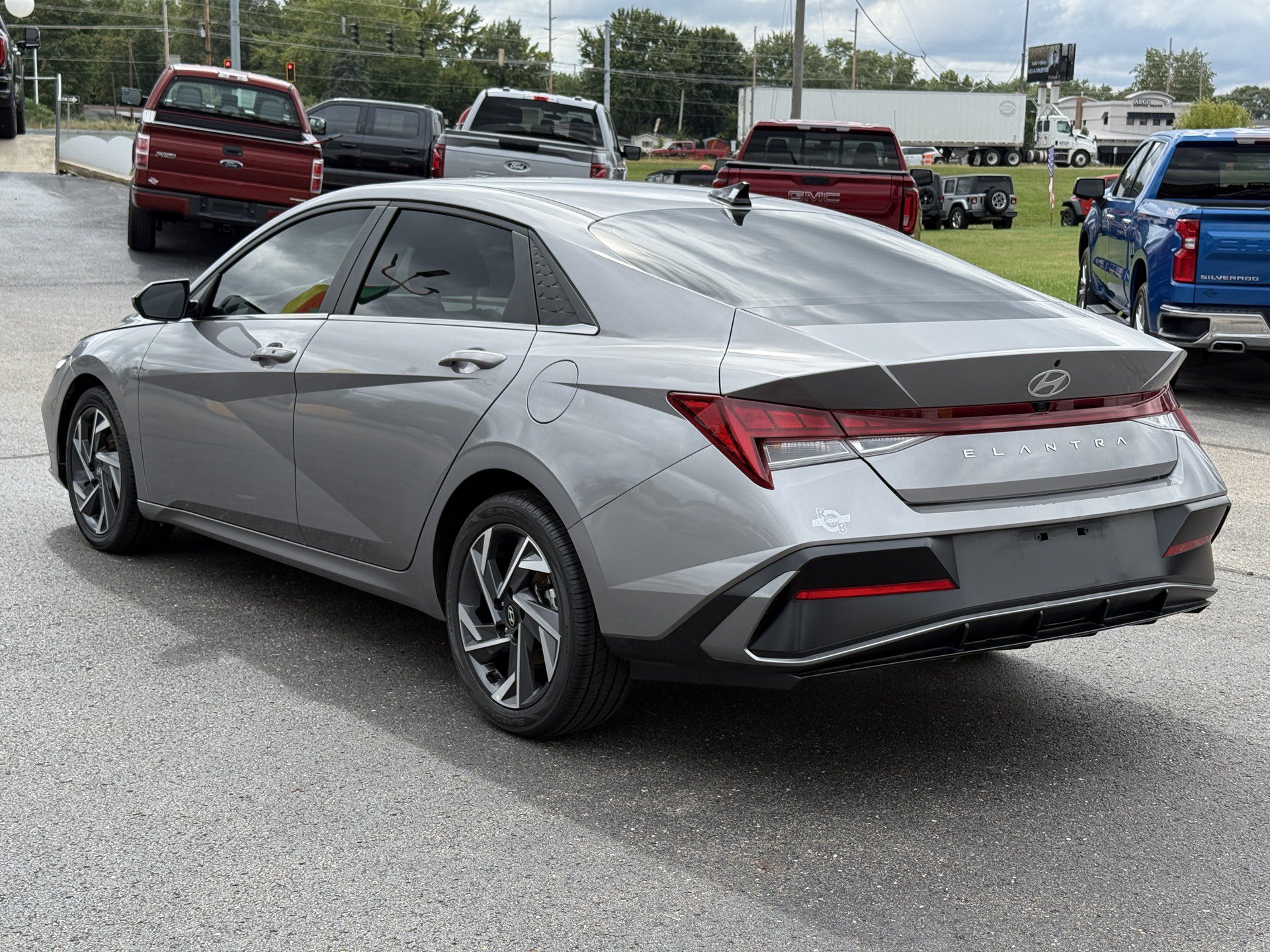 Used 2025 Hyundai Elantra SEL FWD image 6