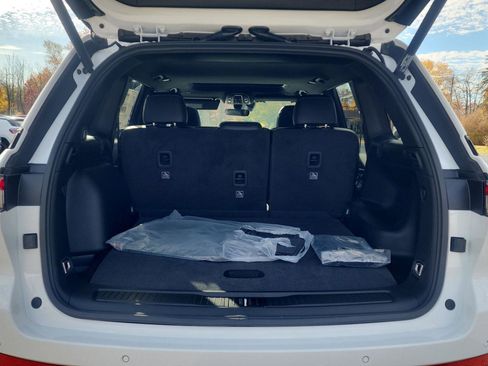 New 2025 Jeep Grand Cherokee Altitude image 15