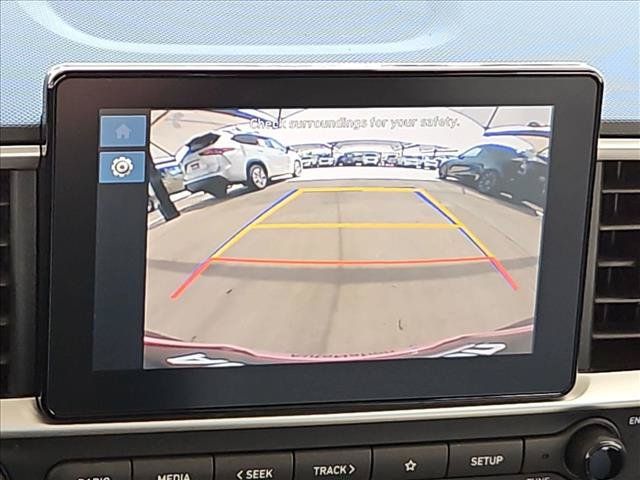 Used 2023 Hyundai Venue SEL FWD image 12