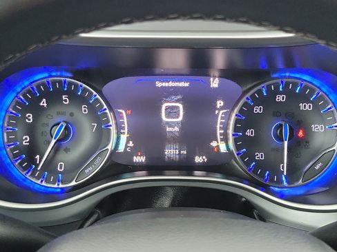 Used 2021 Chrysler Pacifica Touring-L w/ Premium & Safety Sphere Group FWD image 19