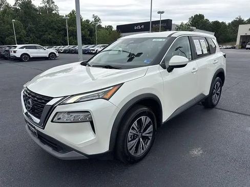 Used 2023 Nissan Rogue SV FWD image 3