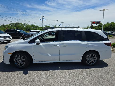 New 2026 Honda Odyssey Touring image 10