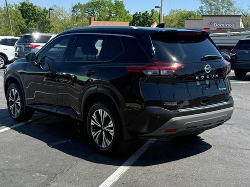 Used 2021 Nissan Rogue SV w/ Premium Package image 11