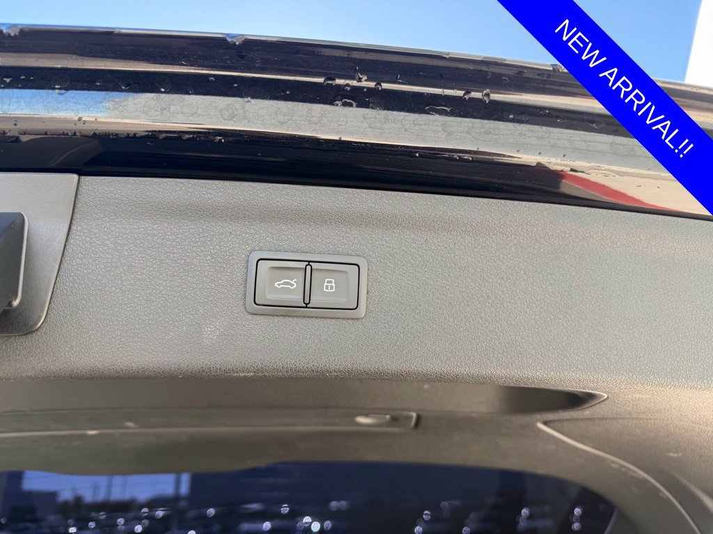Used 2018 Audi Q3 2.0T Premium w/ Convenience Package FWD image 9