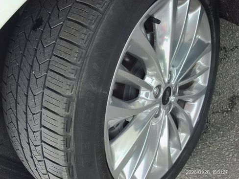 Used 2020 Ford Edge Titanium w/ Equipment Group 301A AWD/4WD image 8