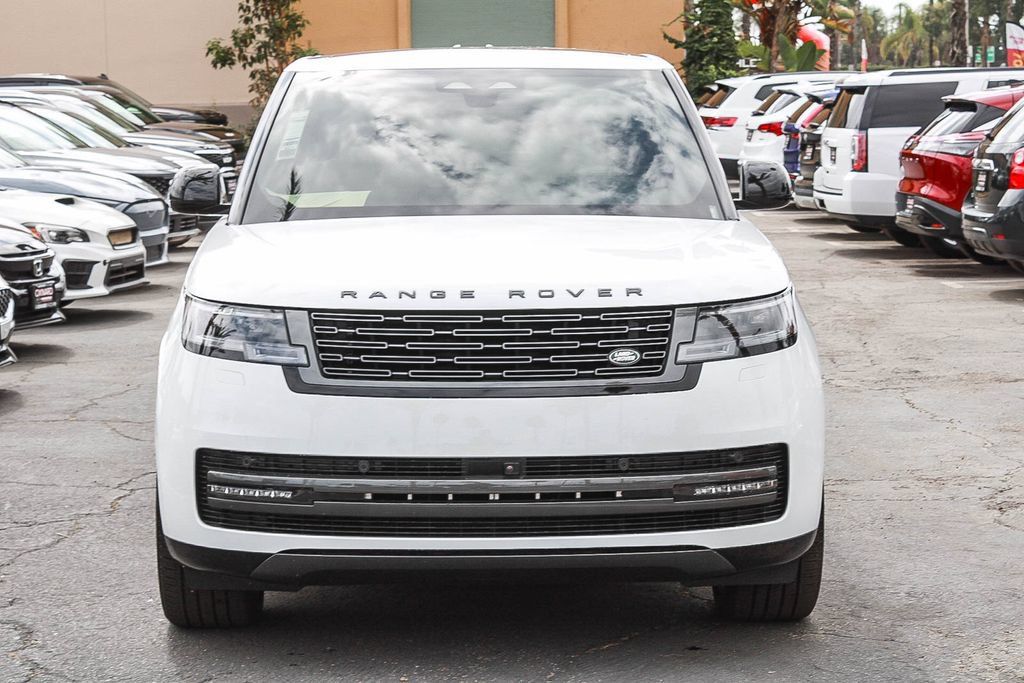Used 2025 Land Rover Range Rover SE AWD/4WD image 2