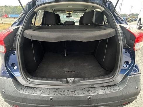 Used 2020 Nissan Kicks SV image 9