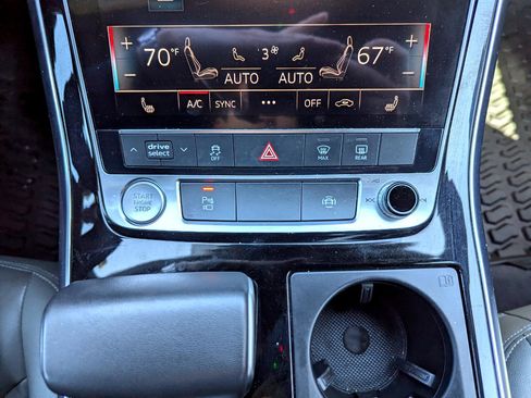 Used 2019 Audi Q8 Premium image 25