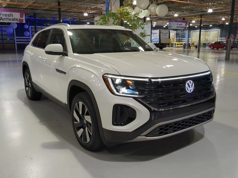 Used 2024 Volkswagen Atlas Cross Sport SEL AWD/4WD image 5
