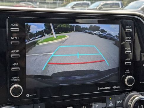 Used 2022 Toyota Highlander XLE FWD image 24