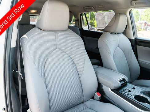 Used 2023 Toyota Highlander LE AWD/4WD image 29