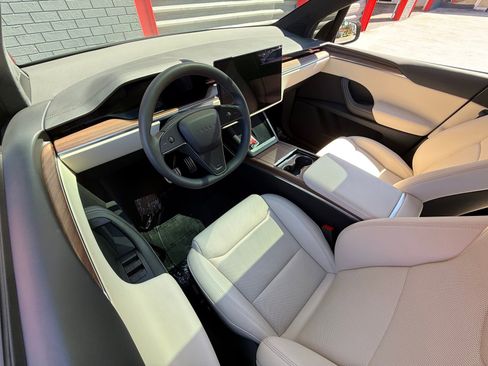 Used 2024 Tesla Model X image 17