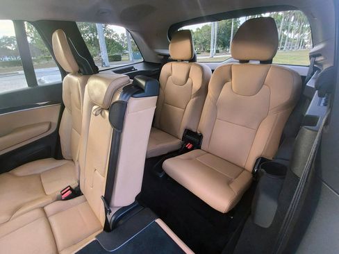 Used 2016 Volvo XC90 T6 Momentum image 9