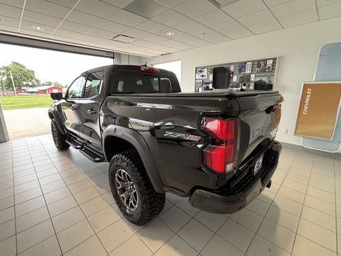 Used 2024 Chevrolet Colorado ZR2 w/ ZR2 Convenience Package III AWD/4WD image 3