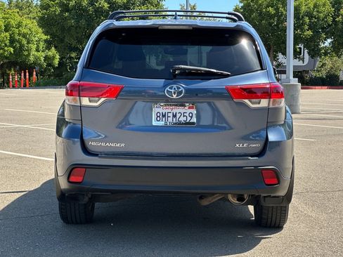 Used 2017 Toyota Highlander XLE AWD/4WD image 5