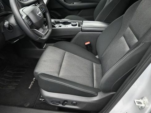 Used 2025 Nissan Rogue SV AWD/4WD image 26