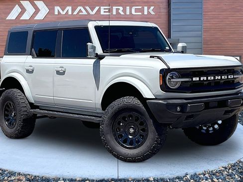 Used 2023 Ford Bronco Outer Banks AWD/4WD image 1