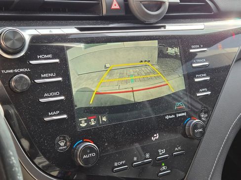 Used 2020 Toyota Camry XSE image 11