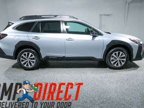 Used 2023 Subaru Outback Premium AWD/4WD image 6