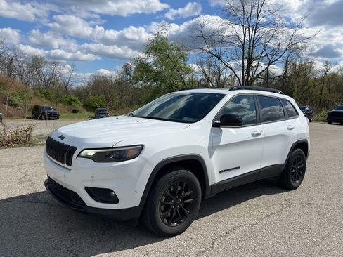 Used 2023 Jeep Cherokee Altitude Lux w/ Lux Elite Package image 4