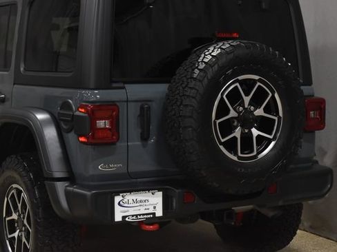 Used 2024 Jeep Wrangler Unlimited Rubicon w/ Convenience Group AWD/4WD image 9