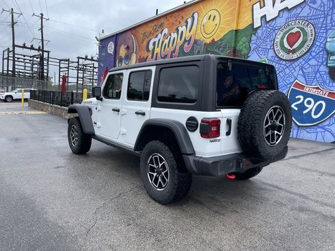 Used 2024 Jeep Wrangler Unlimited Rubicon AWD/4WD image 3