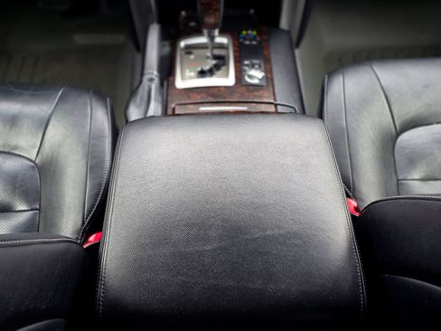 Used 2013 Toyota Land Cruiser AWD/4WD image 22