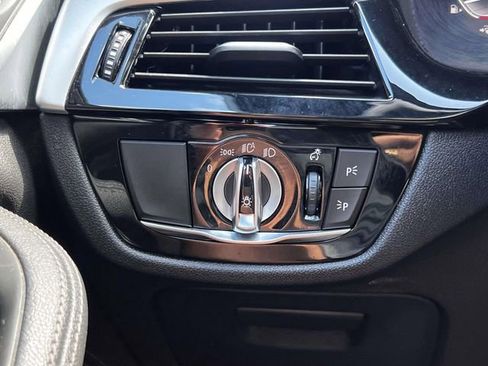 Used 2022 BMW 530e w/ Premium Package image 23