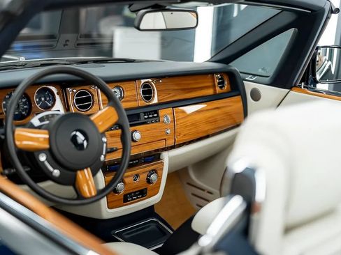 Used 2010 Rolls-Royce Phantom Drophead Coupe RWD image 38