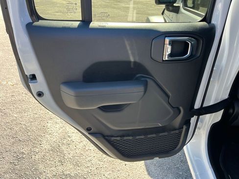 New 2025 Jeep Gladiator Sport image 23