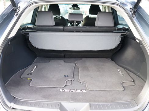 Used 2021 Toyota Venza LE image 9