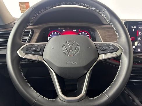 Used 2025 Volkswagen Atlas SEL AWD/4WD image 20