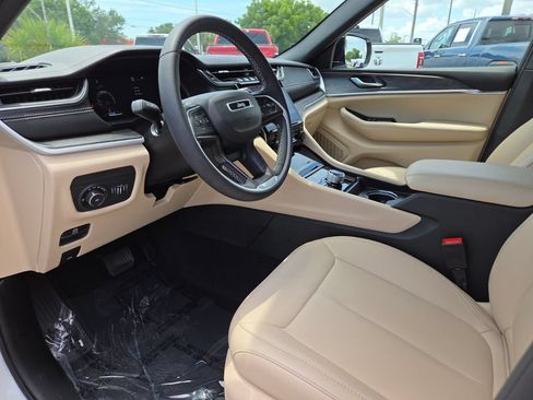 Used 2024 Jeep Grand Cherokee Limited AWD/4WD image 29