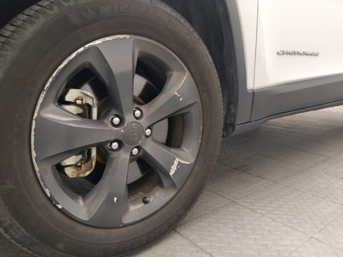 Used 2022 Jeep Cherokee Limited AWD/4WD image 31